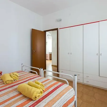 Mina Villa *